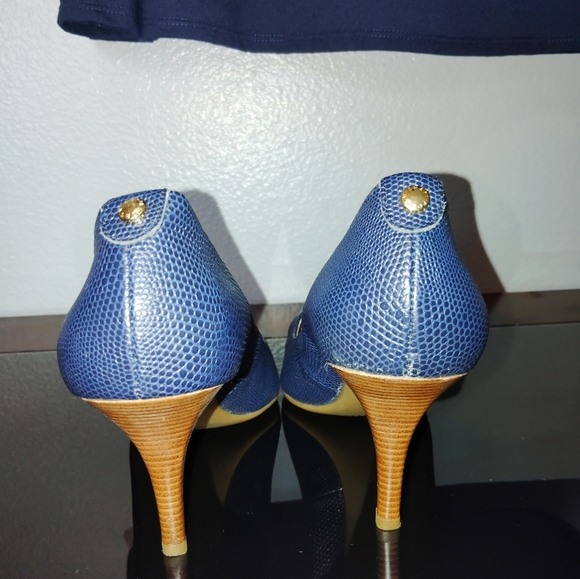Michael Kors Navy Blue Heels - Picture 4 of 16